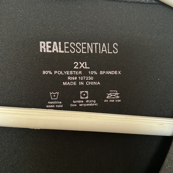 Real essentials black top size: XXL - Picture 4 of 7